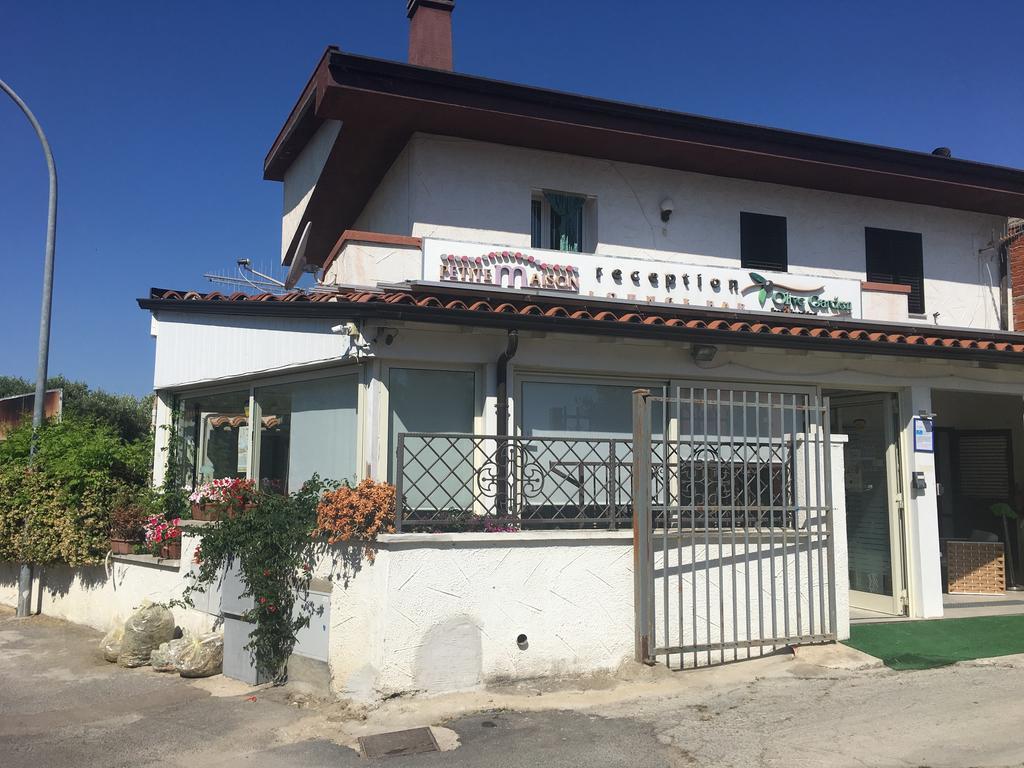 Olive Garden & Petite Maison Позада Екстериор снимка